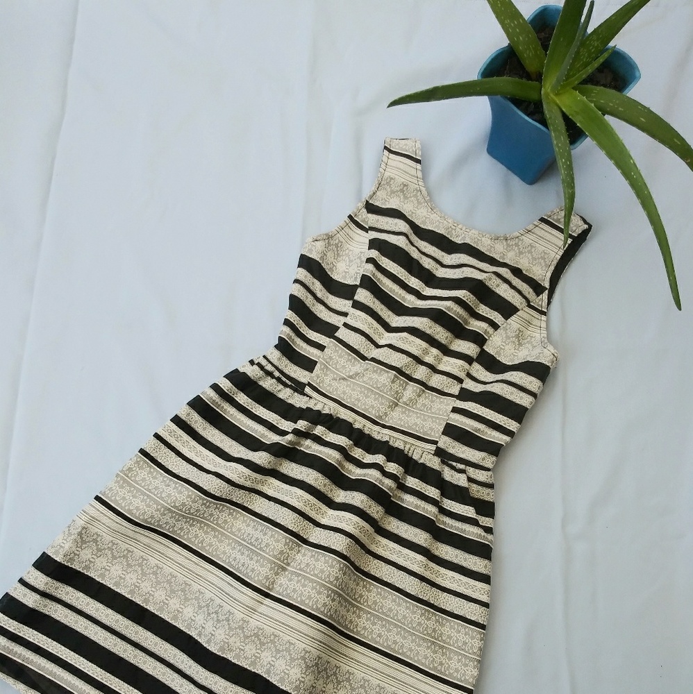 🌻🌻🌻Kensie Size XS Striped Mini Dress (A15)